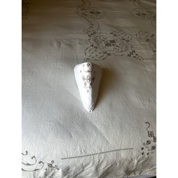 Hand Embroidered Beige Linen Tablecloth & 6 White Napkins Cut Outs - Picture 14 of 16
